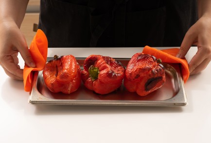 Фото шага рецепта Сэндвичи с козьим сыром и грецким орехом 139837 шаг 1