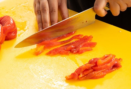 Фото шага рецепта Сэндвичи с козьим сыром и грецким орехом 139837 шаг 2