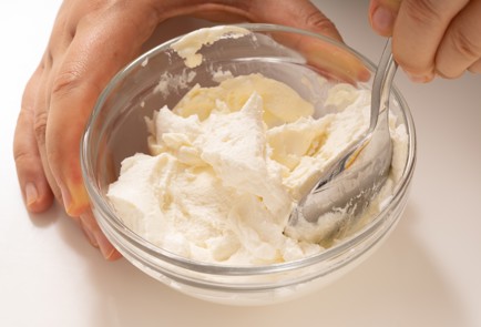 Фото шага рецепта Сэндвичи с козьим сыром и грецким орехом 139837 шаг 3