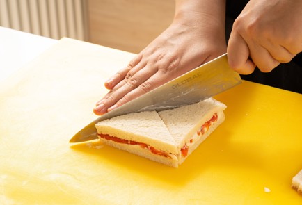 Фото шага рецепта Сэндвичи с козьим сыром и грецким орехом 139837 шаг 6