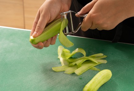 Фото шага рецепта Сэндвичи с огурцом 139835 шаг 1  