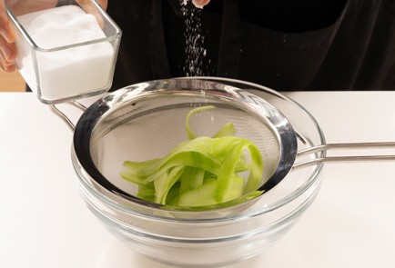 Фото шага рецепта Сэндвичи с огурцом 139835 шаг 2  