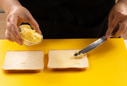 Фото шага рецепта Сэндвичи с огурцом 139835 шаг 3  