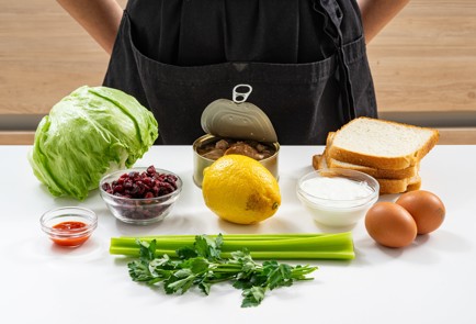 Фото шага рецепта Сэндвичи с печенью трески и вяленой клюквой 175753 шаг 1  