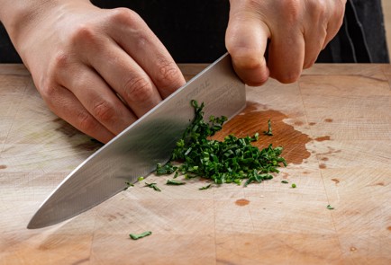 Фото шага рецепта Сэндвичи с печенью трески и вяленой клюквой 175753 шаг 5  