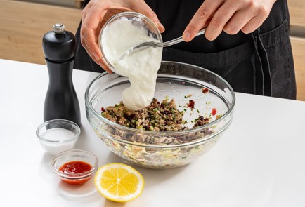 Фото шага рецепта Сэндвичи с печенью трески и вяленой клюквой 175753 шаг 8  