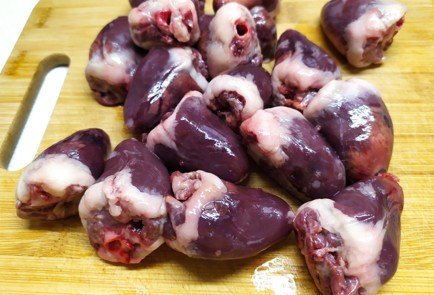 Фото шага рецепта Сердце индейки в сырном соусе 189389 шаг 1  