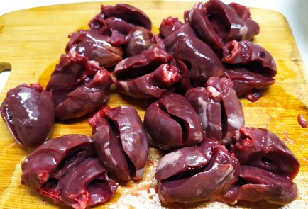 Фото шага рецепта Сердце индейки в сырном соусе 189389 шаг 2  