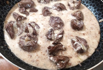 Фото шага рецепта Сердце индейки в сырном соусе 189389 шаг 9  