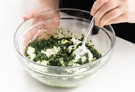 Фото шага рецепта Сформато с рикоттой и шпинатом 151406 шаг 3  