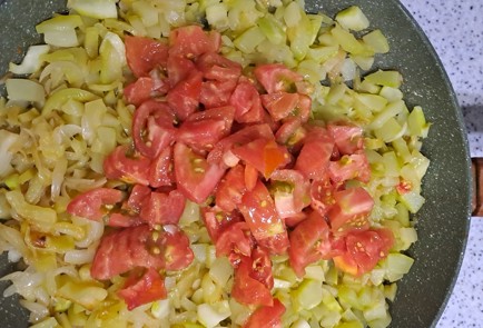 Фото шага рецепта Шакшука на сковороде с кабачками 186702 шаг 10  