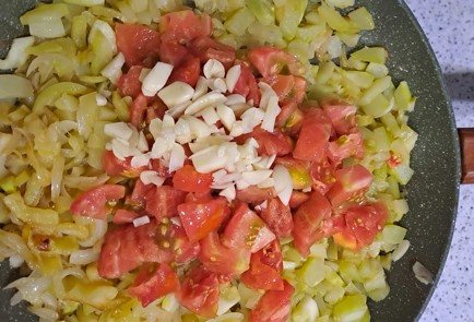 Фото шага рецепта Шакшука на сковороде с кабачками 186702 шаг 11  