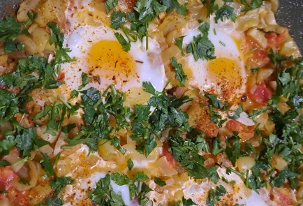 Фото шага рецепта Шакшука на сковороде с кабачками 186702 шаг 13  