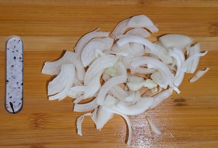 Фото шага рецепта Шакшука на сковороде с кабачками 186702 шаг 2  