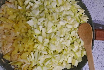 Фото шага рецепта Шакшука на сковороде с кабачками 186702 шаг 6  