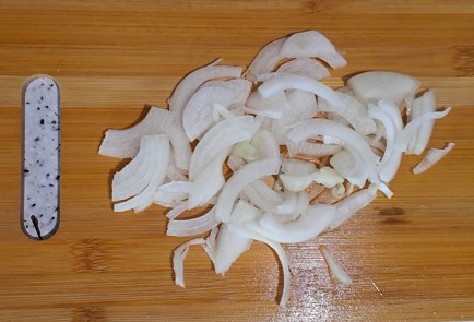 Фото шага рецепта Шакшука на сковороде со свежими помидорами 186612 шаг 2  