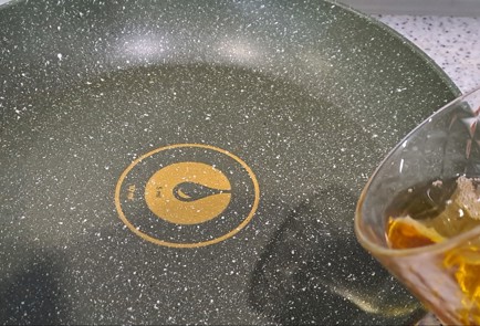 Фото шага рецепта Шакшука на сковороде со свежими помидорами 186612 шаг 3  