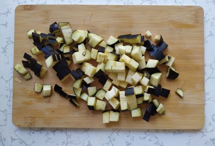 Фото шага рецепта Шакшука с баклажанами 189908 шаг 1  