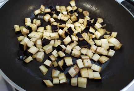 Фото шага рецепта Шакшука с баклажанами 189908 шаг 2  