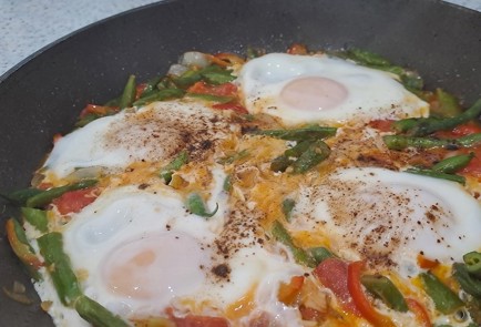 Фото шага рецепта Шакшука со спаржевой фасолью 190244 шаг 11  