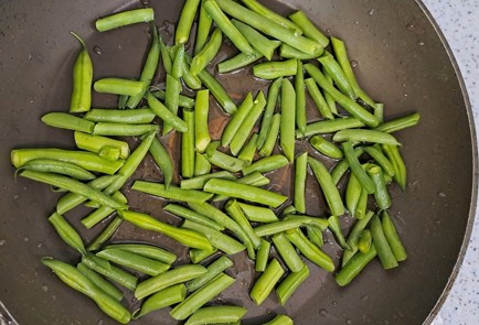 Фото шага рецепта Шакшука со спаржевой фасолью 190244 шаг 3  