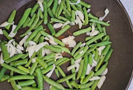 Фото шага рецепта Шакшука со спаржевой фасолью 190244 шаг 4  