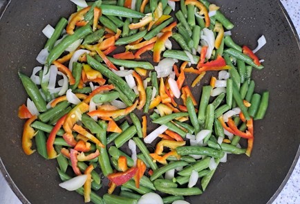 Фото шага рецепта Шакшука со спаржевой фасолью 190244 шаг 5  