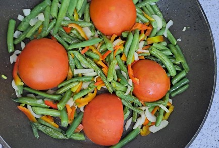 Фото шага рецепта Шакшука со спаржевой фасолью 190244 шаг 6  