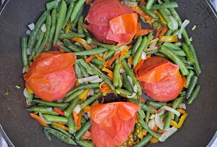 Фото шага рецепта Шакшука со спаржевой фасолью 190244 шаг 7  