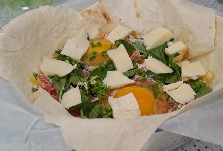 Фото шага рецепта Шакшука в духовке на лаваше с брынзой и базиликом 186614 шаг 14  