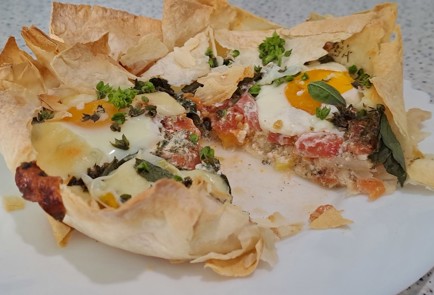 Фото шага рецепта Шакшука в духовке на лаваше с брынзой и базиликом 186614 шаг 16  