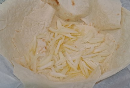 Фото шага рецепта Шакшука в духовке на лаваше с брынзой и базиликом 186614 шаг 5  