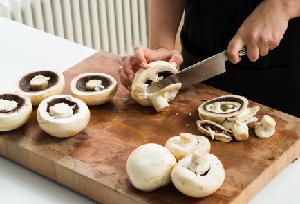 Фото шага рецепта Шампиньоны на мангале 152625 шаг 2  