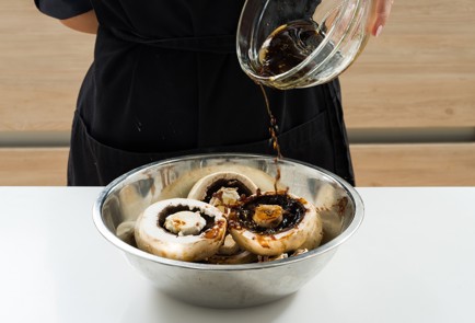 Фото шага рецепта Шампиньоны на мангале 152625 шаг 7  