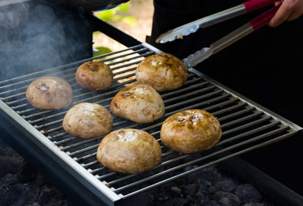 Фото шага рецепта Шампиньоны на мангале 152625 шаг 8  