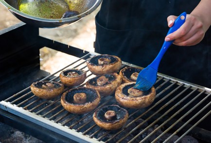 Фото шага рецепта Шампиньоны на мангале 152625 шаг 9  