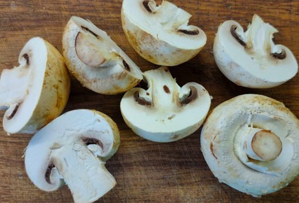 Фото шага рецепта Шампиньоны на мангале 189874 шаг 2  