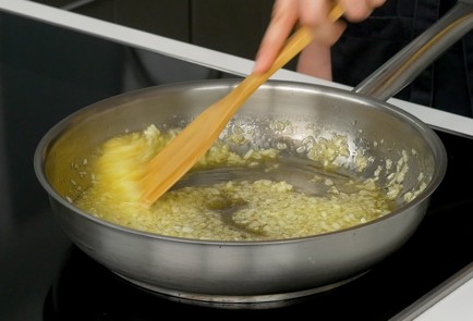 Фото шага рецепта Шампиньоны на сковороде 151663 шаг 4  