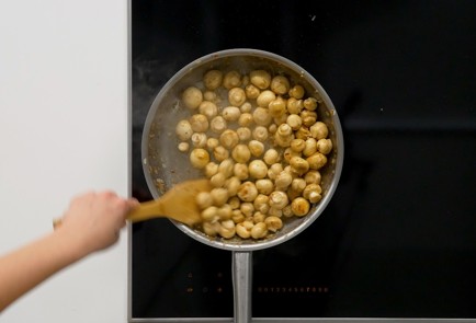 Фото шага рецепта Шампиньоны на сковороде 151663 шаг 5  