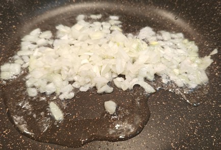 Фото шага рецепта Закусочные шампиньоны на сковороде 191376 шаг 3  