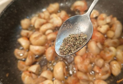 Фото шага рецепта Закусочные шампиньоны на сковороде 191376 шаг 9  