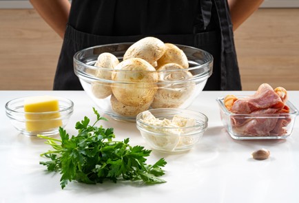 Фото шага рецепта Шампиньоны с беконом на мангале 174100 шаг 1  