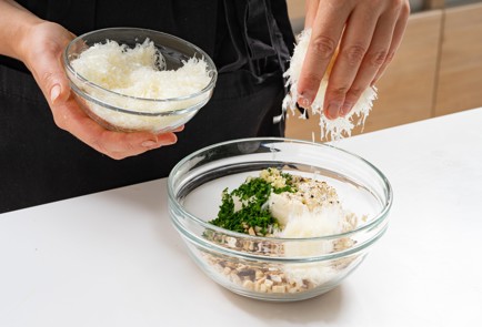 Фото шага рецепта Шампиньоны с беконом на мангале 174100 шаг 6  