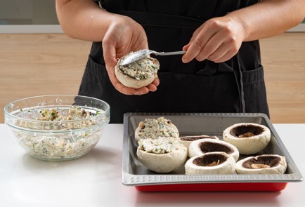 Фото шага рецепта Шампиньоны с беконом на мангале 174100 шаг 7  