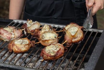 Фото шага рецепта Шампиньоны с беконом на мангале 174100 шаг 9  