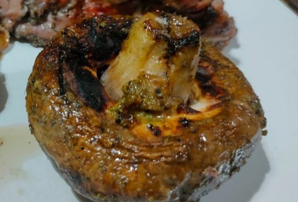 Фото шага рецепта Шампиньоны на гриле с песто 190609 шаг 10  