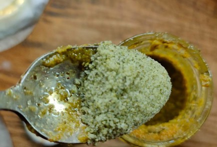 Фото шага рецепта Шампиньоны на гриле с песто 190609 шаг 3  