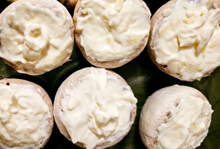 Фото шага рецепта Шампиньоны в духовке с тунцом 190653 шаг 7