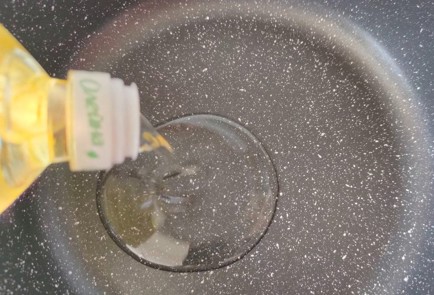 Фото шага рецепта Шампиньоны со шпинатом в сливочном соусе 187062 шаг 4  