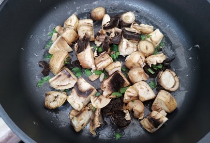 Фото шага рецепта Шампиньоны со сметаной и сыром 186391 шаг 6  